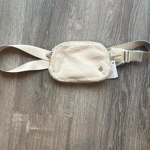 Lululemon Everywhere Fleece Belt bag